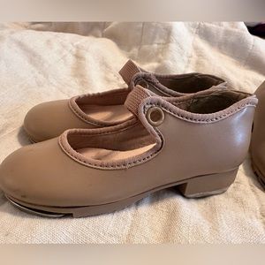 Capezio tan tap shoes